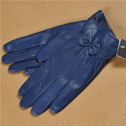 Present (Gloves)