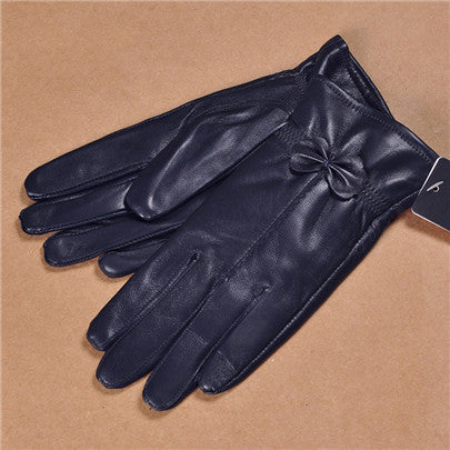 Present (Gloves)