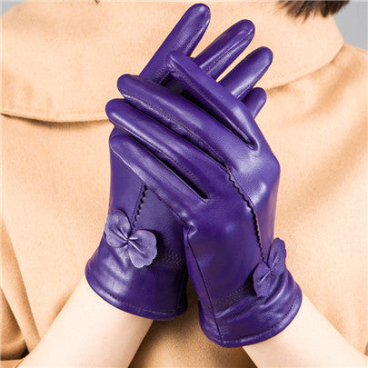 Present (Gloves)